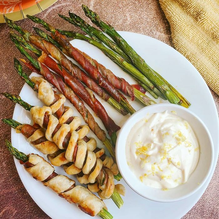 Puff Pastry wrapped asparagus with prosciutto and lemon aioli
