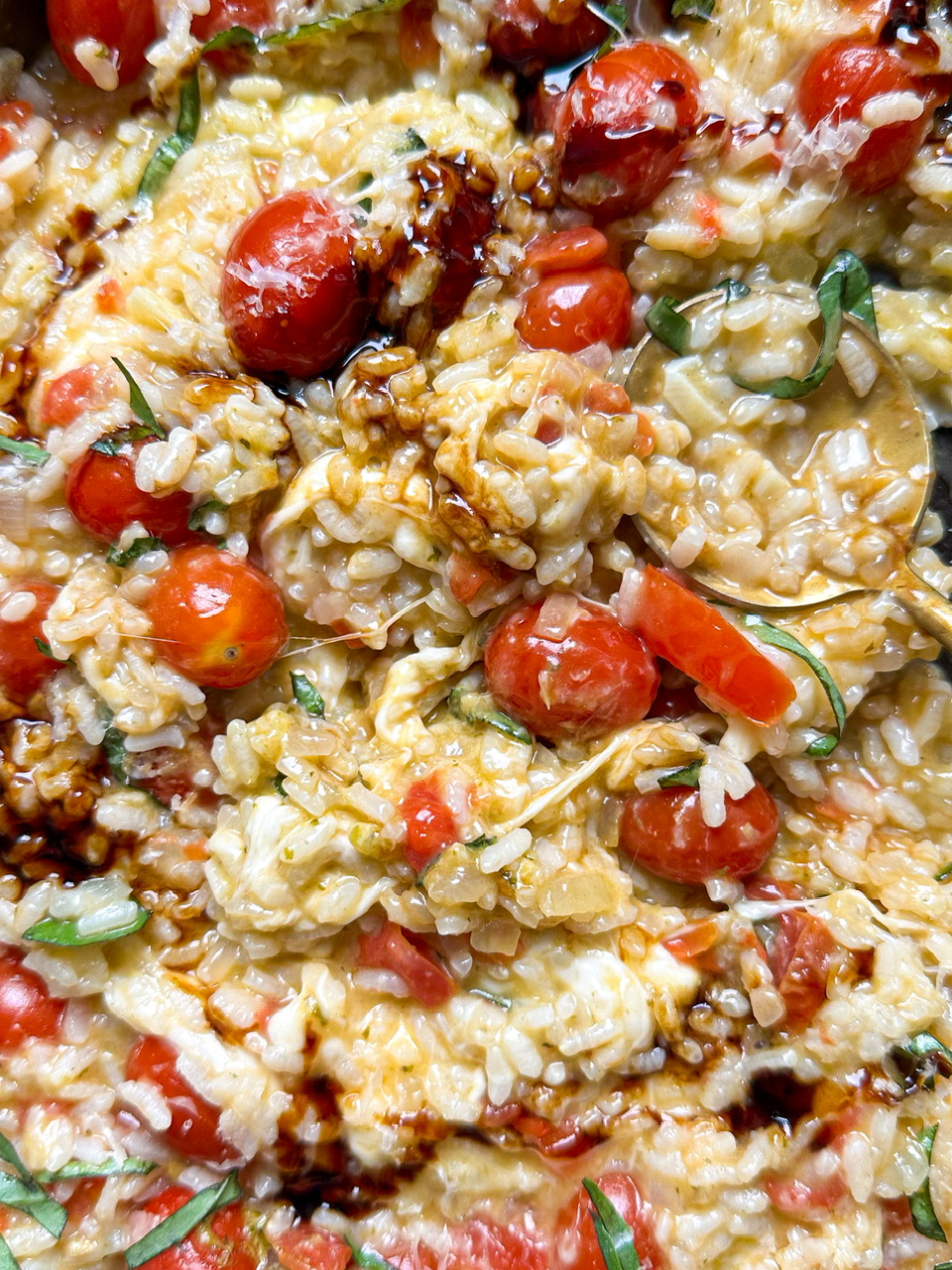 Creamy Caprese Risotto | Mozzarella, Tomatoes, and Pesto