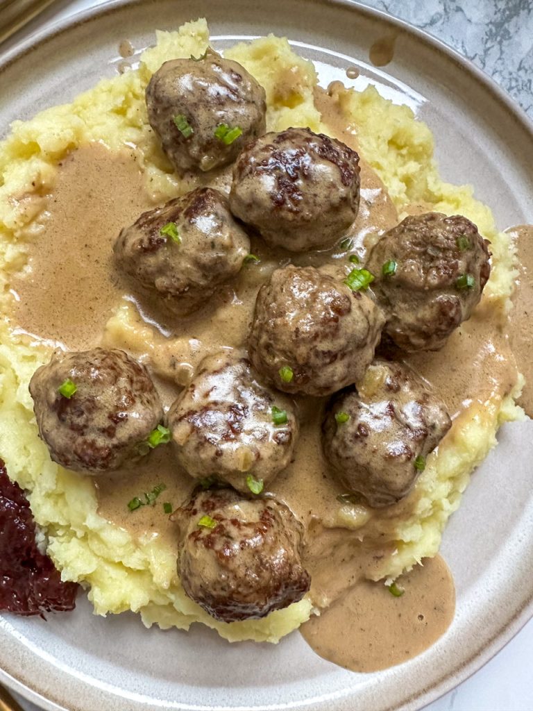 Swedish Meatballs- Easy recipe & perfect for family dinner!