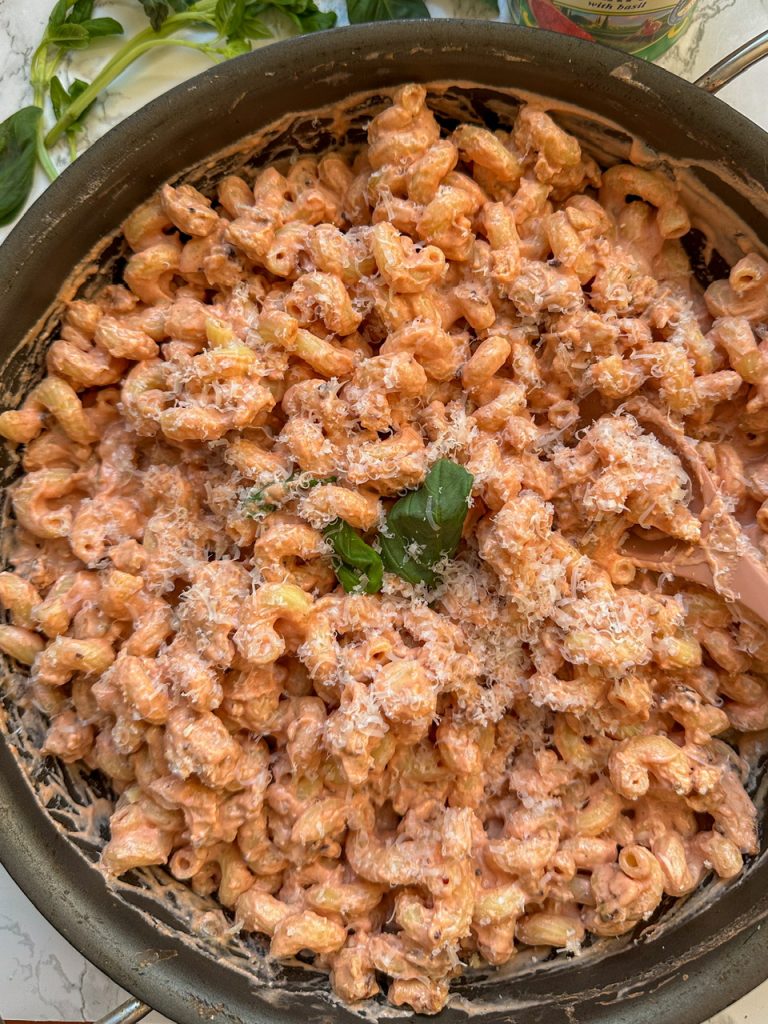 High Protein Pasta sauce made with cottage cheese and chicken sausage