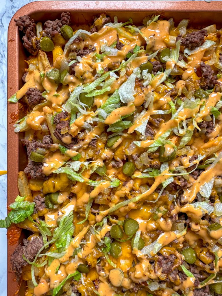These big mac loaded fries taste just like a big mac and fries. These loaded fries have seasoned ground beef, melted cheese, grilled onions, pickles, lettuce, and big mac sauce