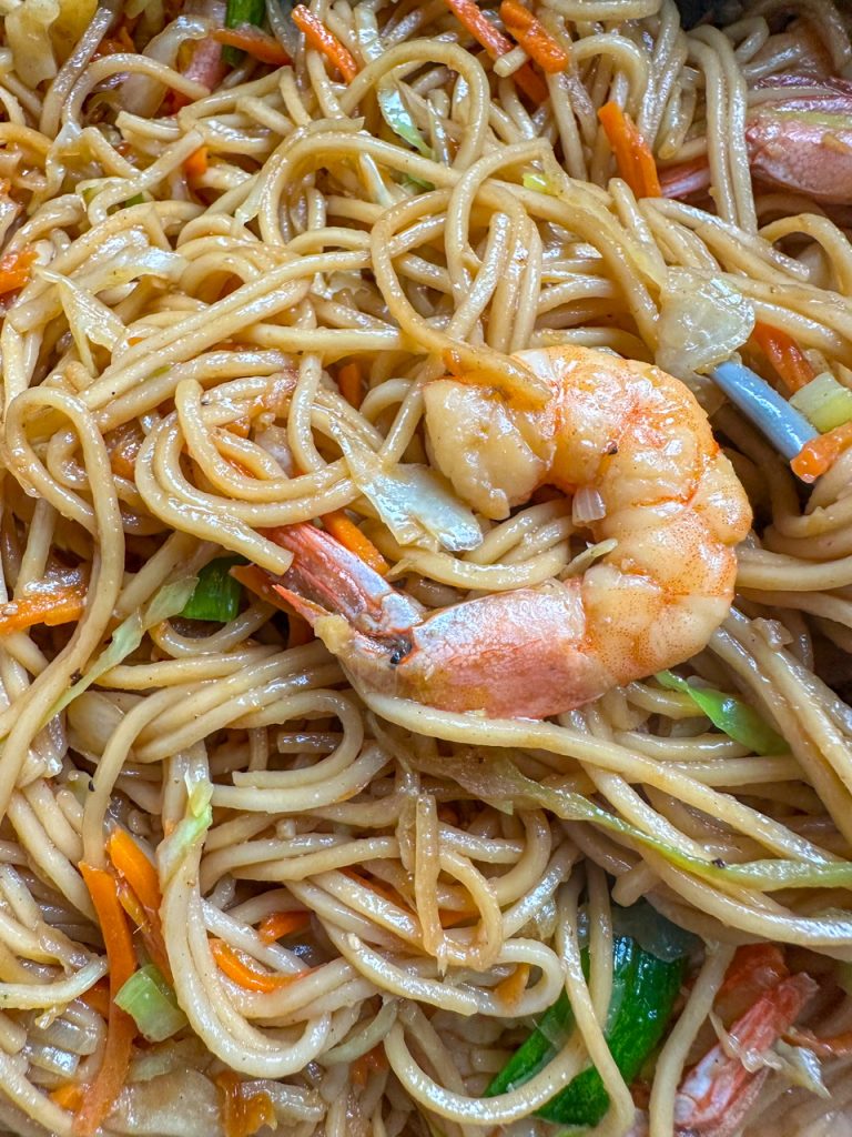 a close up of shrimp lo mein