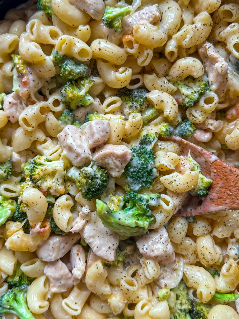 chicken and broccoli alfredo pasta bake