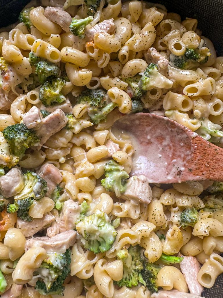 broccoli and chicken alfredo pasta casserole